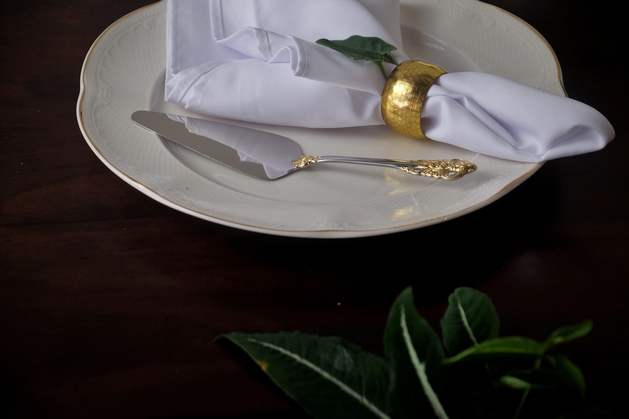 Majestica Gold Cake Server